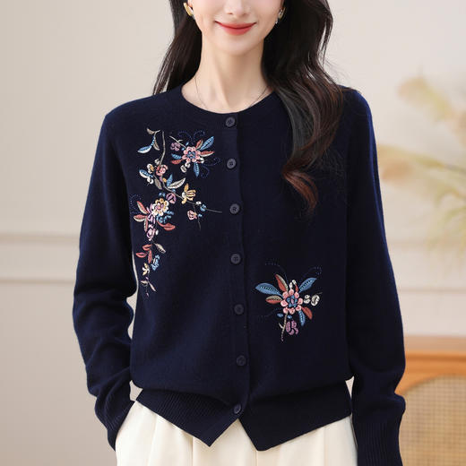 QF 62-743A圆领洋气绣花外套羊毛开衫宽松上衣 商品图2