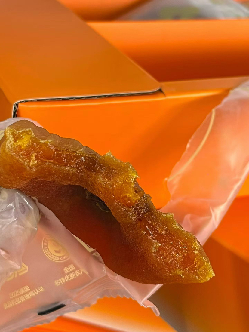 🏮 乐柿*柿饼，带你解锁柿饼世界，吃货一秒就沦陷[色][色]，咬一口，外皮带着嚼劲，裹着一层甜甜的柿霜，内里是入口即化的流心。入口甜蜜溏心裹满整个口腔，果肉香糯Q弹！