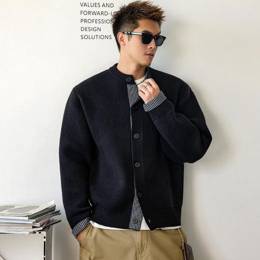 徐太浪【格子拼接 纽扣开襟】纯色开衫毛衣男秋冬休闲针织衫外套 商品图2