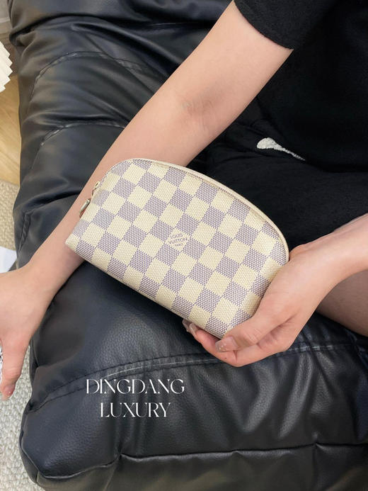 LV 白棋盘格 手拿 化妆包 商品图1