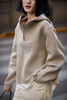 南油高货❗时尚博主人手一件！【梅茵凯琳Meline Kaylin空气层假两件连帽卫衣】减龄慵懒美感穿搭❗高级又自在❗✅进口空气层面料，蓬松柔软！✅宽松H型廓形，包容性极好，不挑身材藏肉显瘦 商品缩略图9