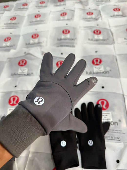 原单正品露露秋冬最新款极地专业系列全功能防水防风保暖触屏情侣款手套，两个色，男女款。 商品图2