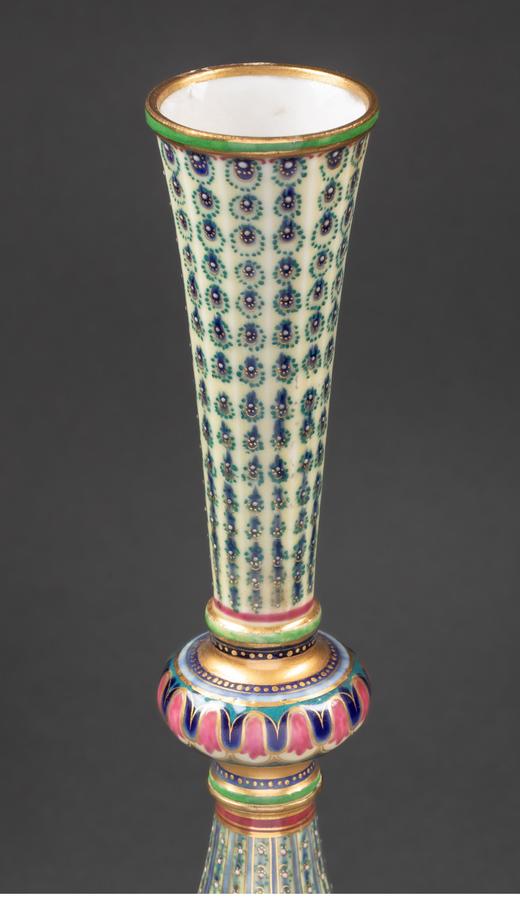 独角鹿西洋古董 1885-1887年代法国御窑出品Carrier-Belleuse设计波斯风格手绘描金Bouteille Persane器形瓷瓶一对 商品图3