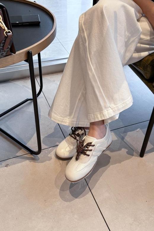 【德训鞋】明星同款断货王！百搭无敌！休闲德训鞋 360度软弹舒适 小羊皮鞋面+4.0羊皮乳胶鞋垫+任意弯折都不怕的橡胶鞋垫 怎么穿都好穿AB25361 商品图3