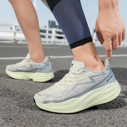 巨沃德DRYWORLD情侣鞋缓震跑步鞋轻便运动鞋 商品图0