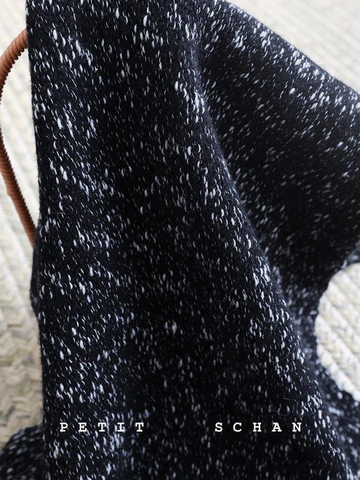 【20天左右发货-单笔实付满2580赠，和田玉系列除外，无需加购和拍下】昼夜 棉羊毛花纱针织三角巾 商品图2