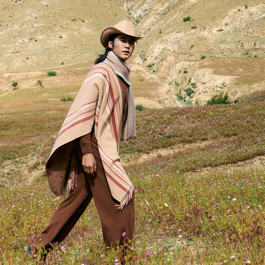 羊绒格桑花双面斗篷  SJF97W385N 商品图5