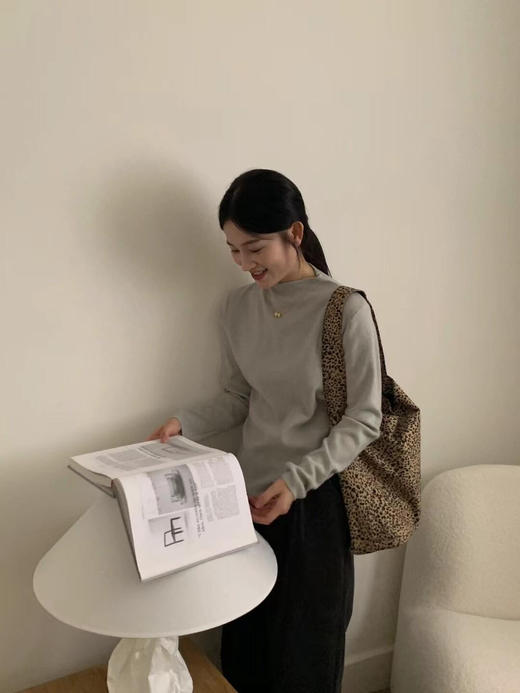羊毛打底衫 秋冬天鹅绒T恤日系休闲简约显白显瘦温柔小立领长袖针织衫女春季通勤毛衣内搭 商品图7