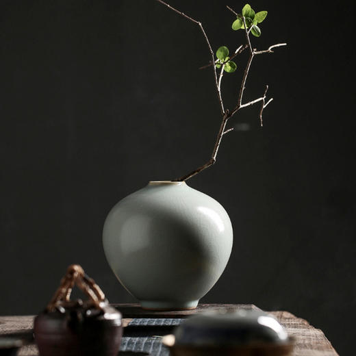 问鼎汝瓷/鼎峰系列/月白/老款精工/圆口瓶（中）（收藏款） 商品图0