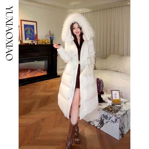 余潇潇【雪国漫游】可拆貉子毛领高克重90白鹅绒调节腰连帽羽绒服 商品图3
