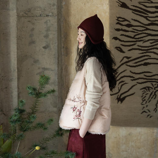 牧衣游原创 丝棉手工刺绣羽绒马甲女冬复古民族风文艺开衫 砚秋 商品图0