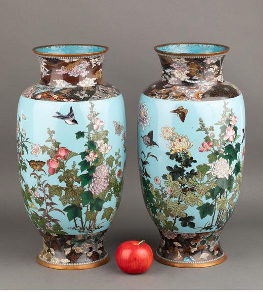 独角鹿西洋古董 1880年代日本明治时期出品「富贵花鸟」主题修饰蓝地七宝烧花瓶一对 商品图1