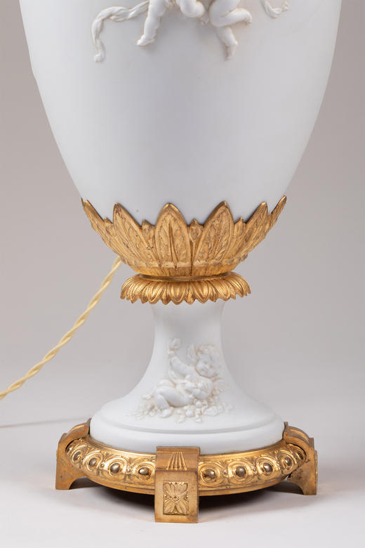 独角鹿西洋古董 19世纪末法国出品铜鎏金精雕装饰古典女神与天使主题素胎瓷花瓶台灯一对 商品图5