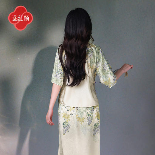 逸红颜不嫣2025夏新款老提花缎禅意定位紫藤古法平裁全开襟上衣女 商品图3