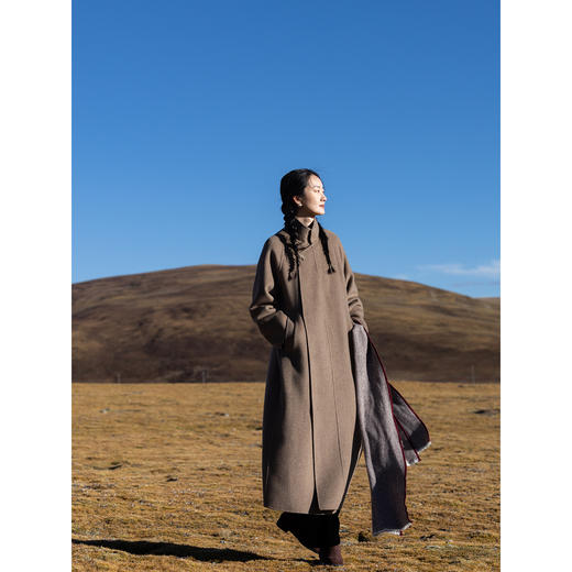 牧衣游原创 进口山佰分佰羊绒长外套通勤极简中式风毛呢外套 群山 商品图1