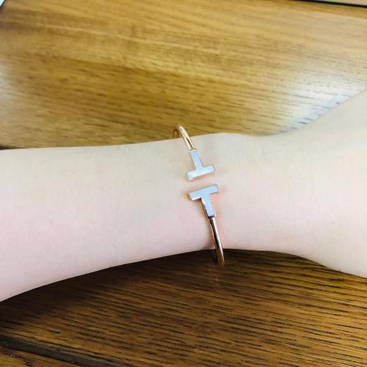 蒂芙尼 双t贝母手镯 松弛感很强的配色（ZS*XK） 商品图4