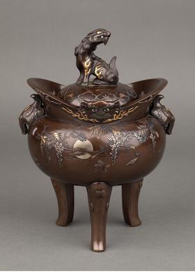 独角鹿西洋古董 1880年代日本明治时期出品山水主题镀金银精雕装饰麒麟顶盖及祥纹三足底座赤铜香炉