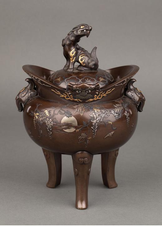 独角鹿西洋古董 1880年代日本明治时期出品山水主题镀金银精雕装饰麒麟顶盖及祥纹三足底座赤铜香炉 商品图0