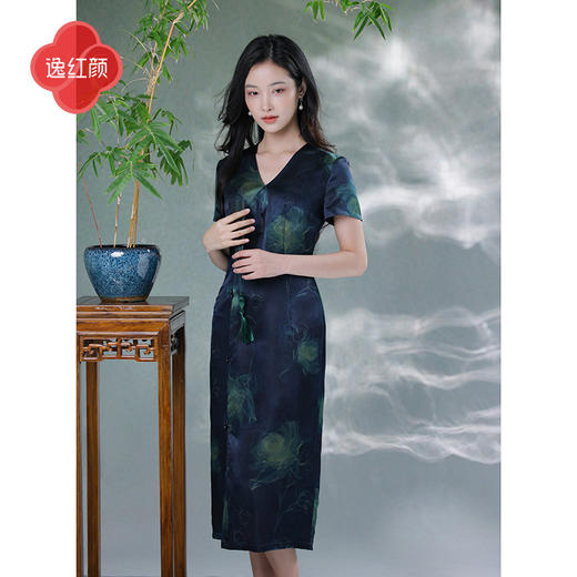 逸红颜瑰若2025秋新款素绉缎香云纱艺术感线条玫瑰新中式连衣裙女 商品图0