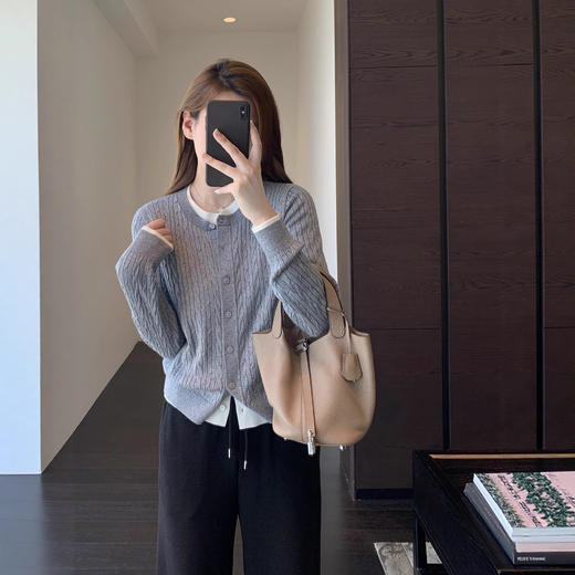 设计感假两件！2025复古时髦绞花针织开衫外套女2025秋冬新款女款！ 商品图0