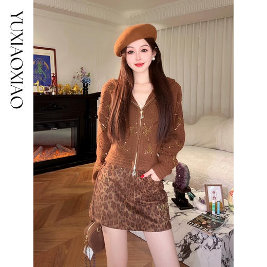 余潇潇【焦糖可露丽】绵羊毛混纺菱格珠片刺绣蝴蝶结连帽毛衣外套 商品图4