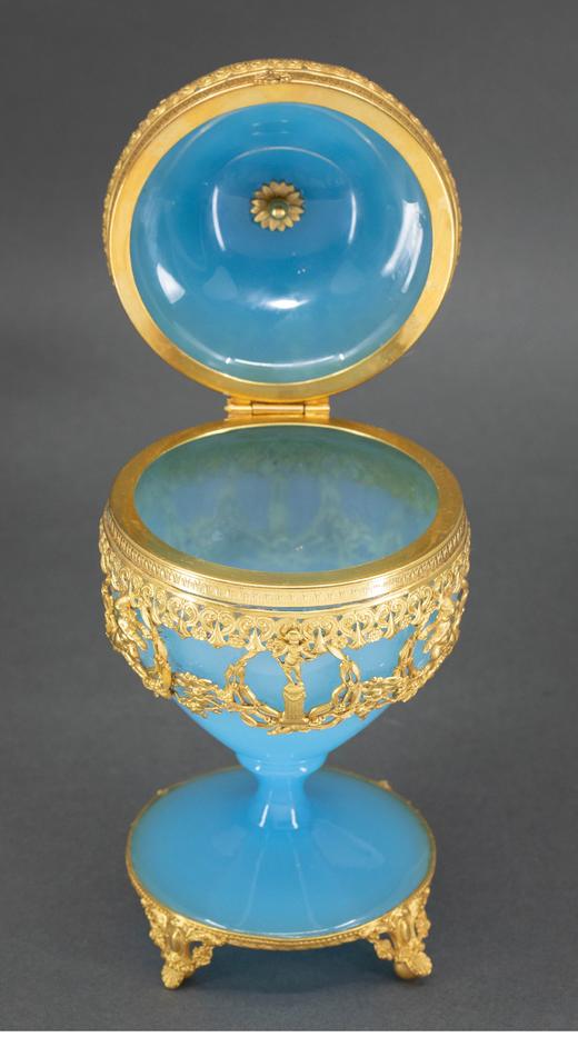 独角鹿西洋古董 19世纪法国出品新古典主义风格天使火炬主题铜鎏金精雕装饰蛋形蓝色欧泊水晶珍宝盒 商品图3