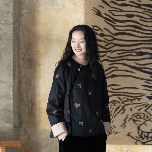 牧衣游原创 丝棉匹绣棉衣女新款炒色黑色宽松轻盈保暖棉服 昽纱 商品图0