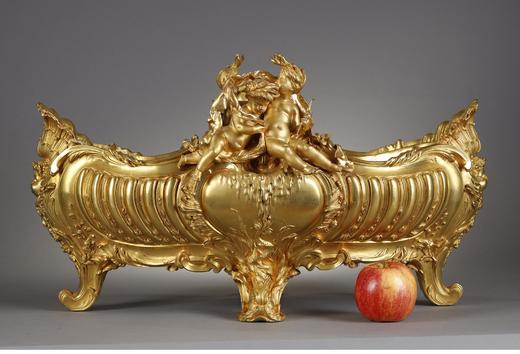 独角鹿西洋古董 1880年代法国名坊Colin Paris签名出品路易十五风格爱神小天使主题铜鎏金精雕花盆 商品图1