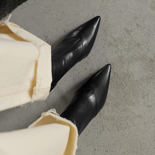 【预售5天】时尚牛皮尖头气质短靴女细跟靴子秋冬季高跟鞋弹力瘦瘦裸靴时装靴WC&M3485 商品图4