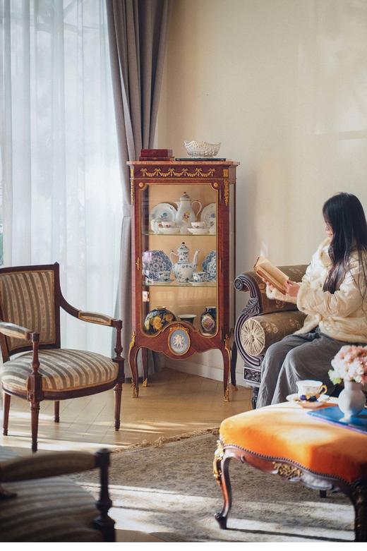 独角鹿西洋古董 19世纪法国出品拿破仑三世风格韦奇伍德陶瓷片修饰铜鎏金细木镶嵌展示柜 商品图1