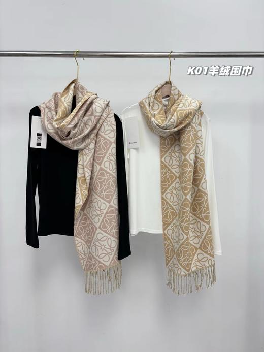 D102030秋冬季可双面佩戴情侣款羊绒围巾 商品图7