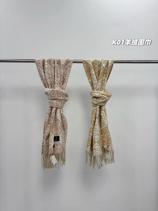 D102030秋冬季可双面佩戴情侣款羊绒围巾 商品图9