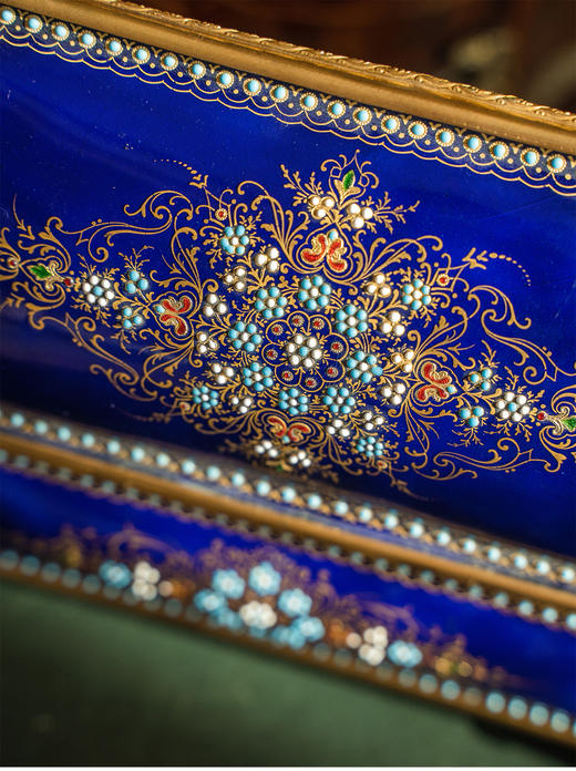 【已售】独角鹿西洋古董 19世纪末法国出品铜鎏金精雕装饰卷叶花卉主题布雷松珐琅彩绘描金珍宝盒 商品图3