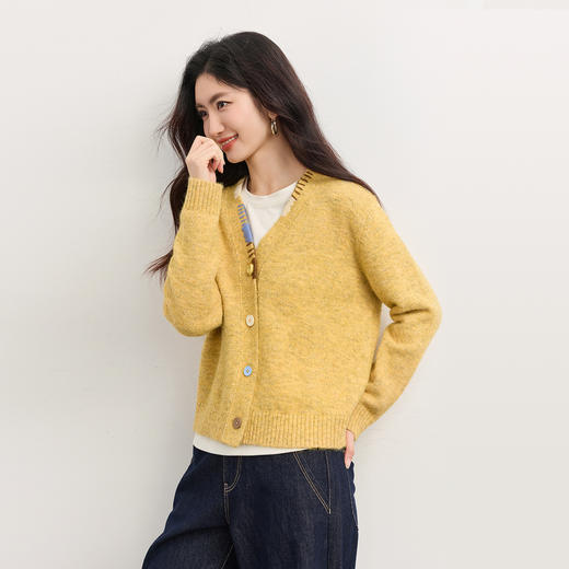 【年货节】熙世界多巴胺奶黄色毛衣短外套女2025秋冬季羊毛刺绣V领针织开衫 商品图3