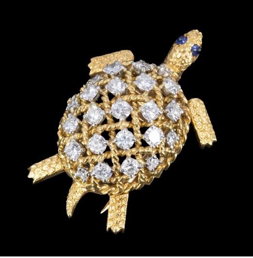 独角鹿西洋古董 1960年代法国珠宝品牌出品18K黄金镶嵌钻石及蓝宝石乌龟造型胸针 带原盒 商品图3