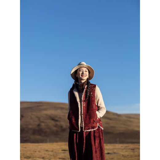 牧衣游原创 双面穿羊羔毛提花刺绣马夹复古民族风红色开衫 知予 商品图2