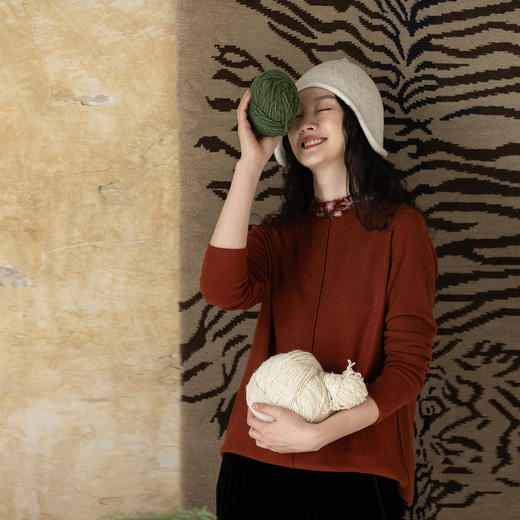 牧衣游原创 棉混纺手工刺绣T恤女冬季新款简约百搭休闲上衣 庭絮 商品图0