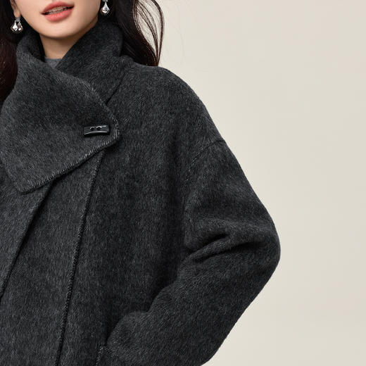 【10/23新品】熙世界氛围感牛角扣围巾双面呢大衣女冬季加厚耗牛绒羊毛呢外套 商品图4