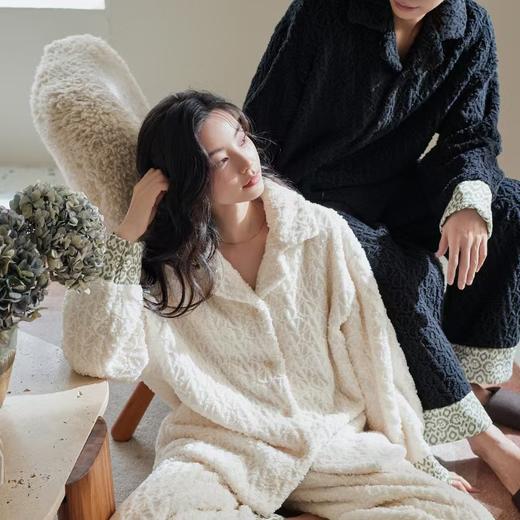 【暖绒】2025冬季情侣珊瑚绒加绒加厚时尚高级法兰绒家居服套装 商品图0