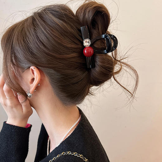 丁摩 【两个装】安可拉红珍珠发夹女秋冬复古高级感抓夹后脑勺鲨鱼夹头饰5ZF-10201 商品图2