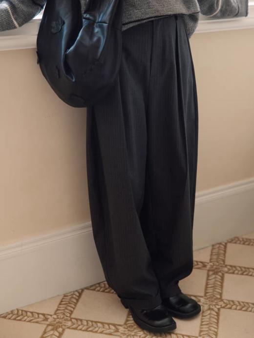 步履不停/5C43164C/暗条纹肌理休闲西裤 商品图1