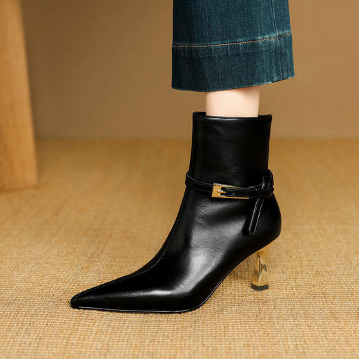 【预售5天】秋冬简约百搭尖头短靴真皮皮带扣细跟时装靴中跟气质中筒女靴DB&M6623 商品图3