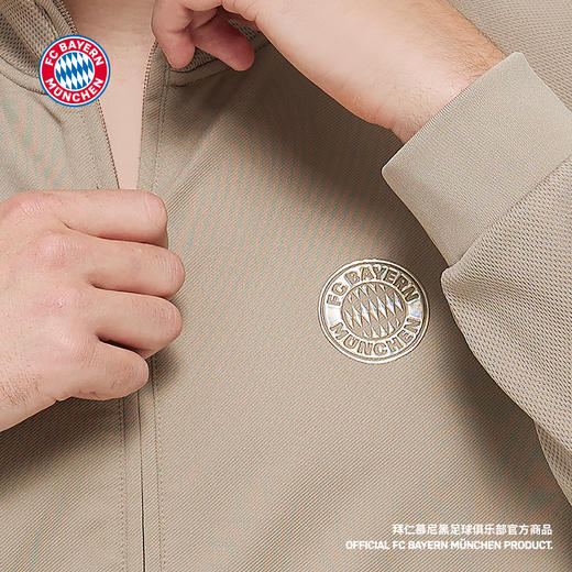 【官方正版】拜仁足球俱乐部丨卡其拉链夹克户外休闲外套男女款 商品图4