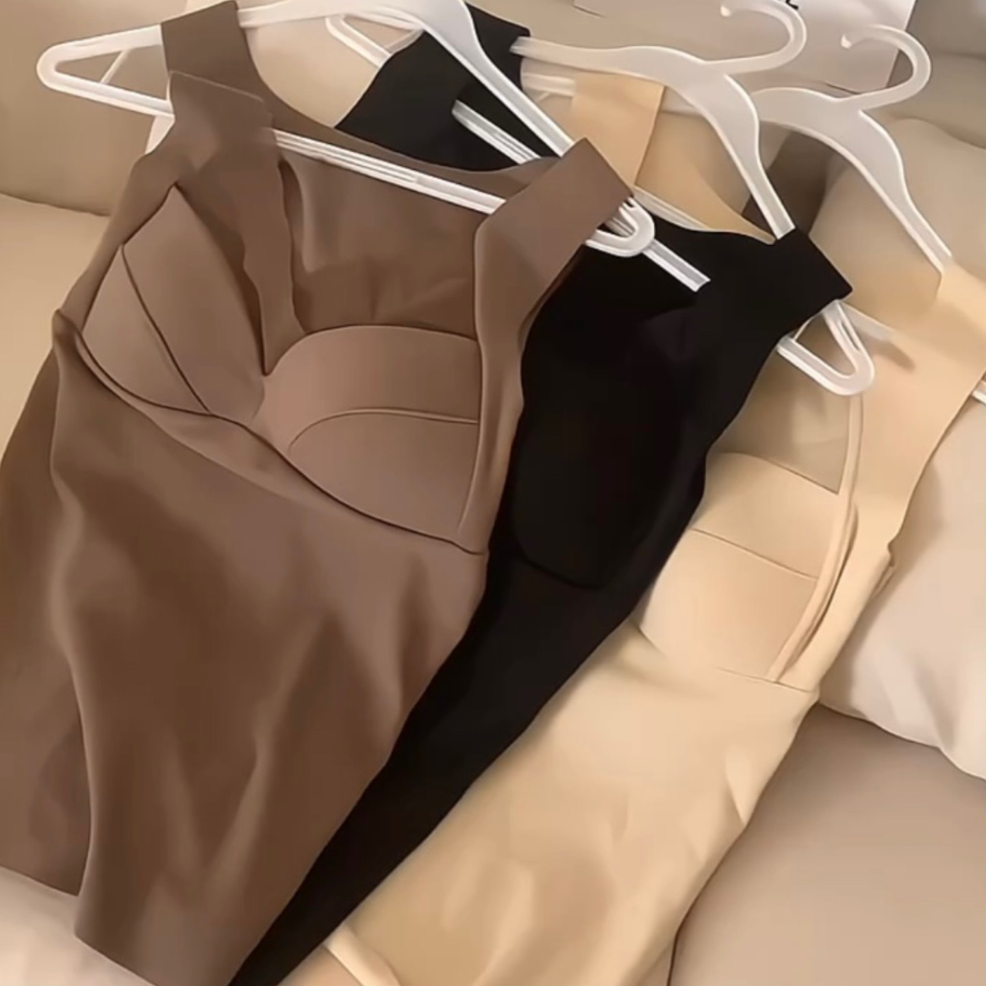 【德绒保暖免穿bra背心】贴合无感，好穿到想爆粗 实名夸爆 一件=内衣十背心十打底十搭配神器，无痕塑形，完全不会觉得勒