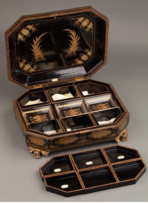 【已售】独角鹿西洋古董 1830年代中国清代出品园邸人物主题黑漆描金八角游戏盒 商品图2