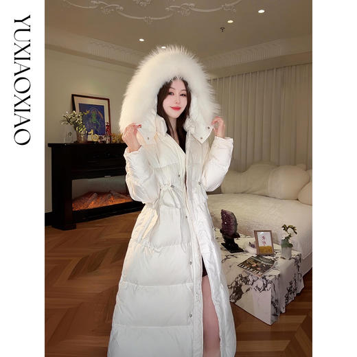 余潇潇【雪国漫游】可拆貉子毛领高克重90白鹅绒调节腰连帽羽绒服 商品图0