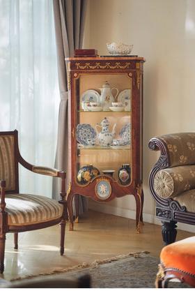 独角鹿西洋古董 19世纪法国出品拿破仑三世风格韦奇伍德陶瓷片修饰铜鎏金细木镶嵌展示柜