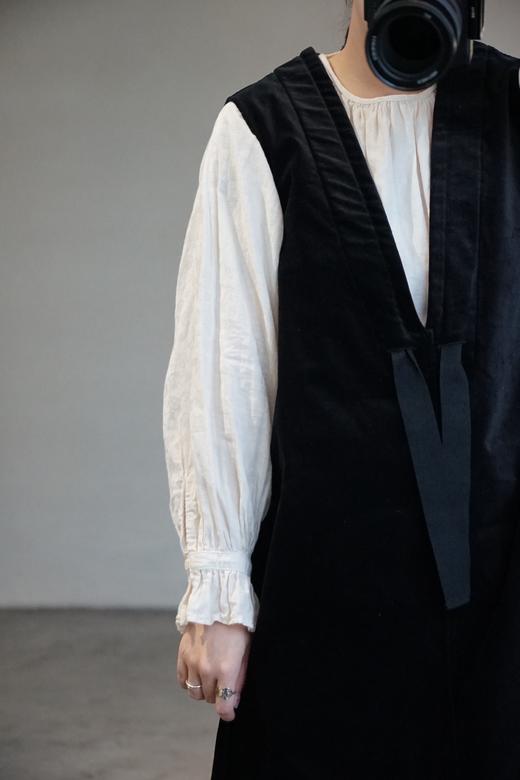 SUSURI 天鹅绒v领无袖连衣裙 商品图1