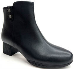 千百度冬季时装短靴A25610812