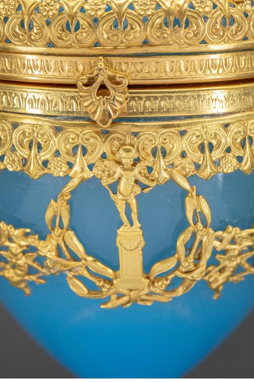 独角鹿西洋古董 19世纪法国出品新古典主义风格天使火炬主题铜鎏金精雕装饰蛋形蓝色欧泊水晶珍宝盒 商品图5